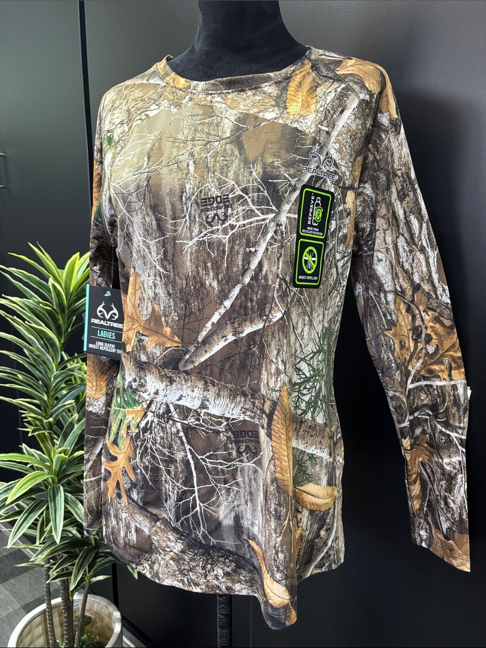 Realtree Edge Insect Repellent, lightweight. stretch,soft, round nexj, camo